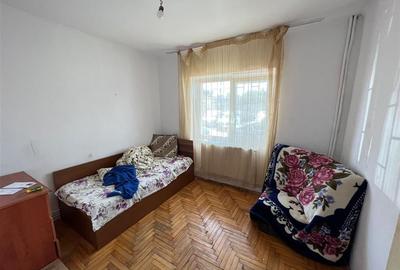 Apartament 3 camere , zona centrala, parter