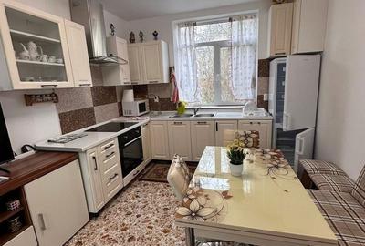 Apartament cu 3 camere decomandat în Central - 2