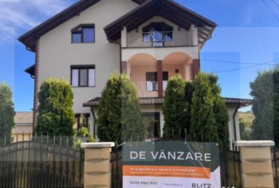 Casă cu 10 camere cu Teren 774 Mp în Central
