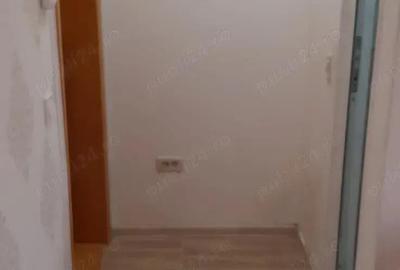 Garsonieră decomandată în Roman