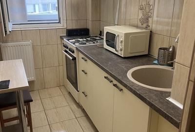 Garsonieră decomandată, mobilată în Titan - 4