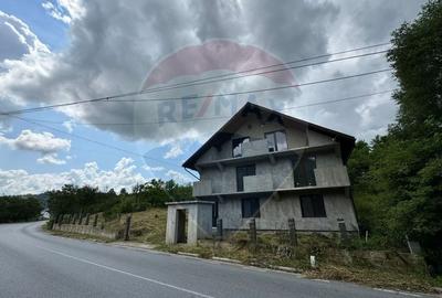 Casă individuală cu 7 camere cu Canalizare în Săliștea de Sus - 11