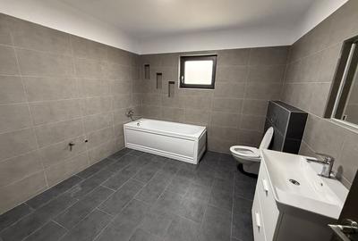 Casă cu 4 camere în Central - 1