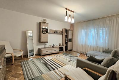 Apartament cu 3 camere decomandat, mobilat în Doamna Ghica