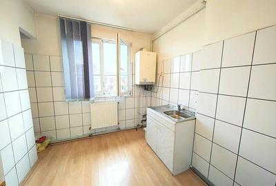 Vand apartament 3 camere in Hunedoara, zona garii, 55000 euro neg - 9