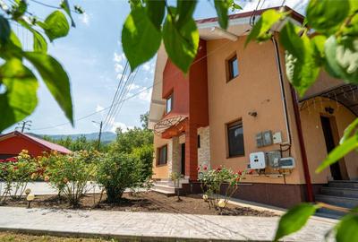 Casă cu 4 camere cu Teren 1500 Mp în Vulcan
