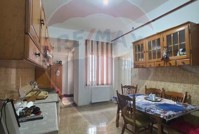 Casă cu 2 camere decomandat cu Teren 102 Mp în Ultracentral - 5