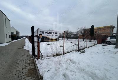 Teren de 2400 mp, în Tineretului