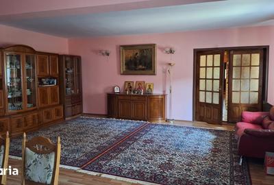 Casă cu 10 camere cu Teren 2665 Mp în Central - 10
