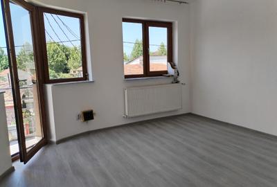 Duplex cu scara interioara si curte - constructie noua - 6