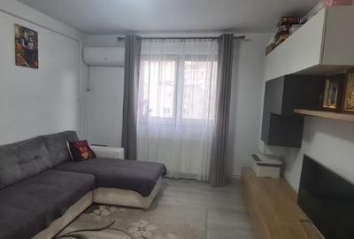 Apartament cu 3 camere decomandat în Tractorul - 2