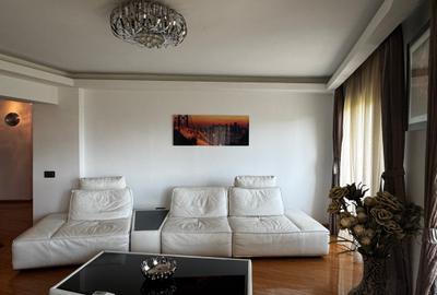 Apartament cu 3 camere semidecomandat în P-ța Unirii - 23