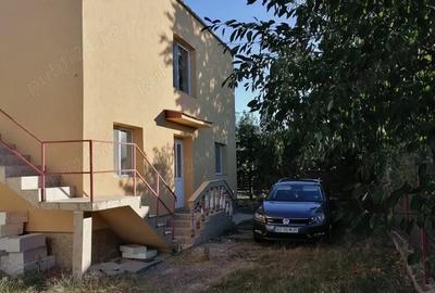 Casă cu Teren 1650 Mp în Central