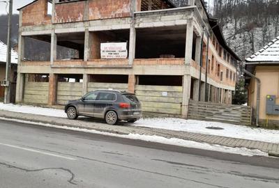 Constructie in rosu Sovata - 2