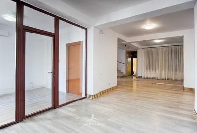 Casă individuală cu 10 camere cu Teren 280 Mp în P-ța Muncii - 7