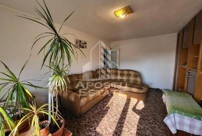 Apartament 2 camere, decomandat, zona Soarelui - 1