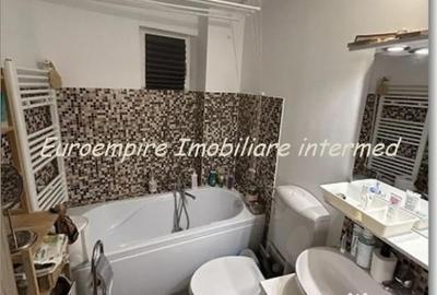 Apartament cu 2 camere decomandat în Casa de Cultură