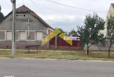 Casă cu 5 camere cu Canalizare în Central - 3