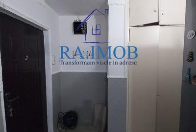 Apartament cu 3 camere decomandat în 9 Mai - 7