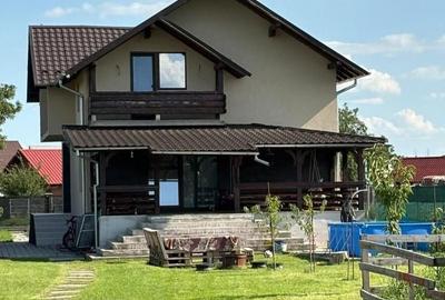 Casă cu 4 camere cu Teren 1400 Mp în Central