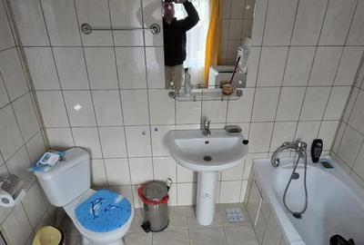 Casă cu Teren 6330 Mp în Poienari - 1