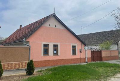 Casă cu 4 camere în Central - 1