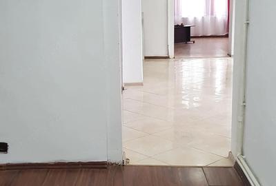 Spațiu comercial, de 150 mp, în Central - 4