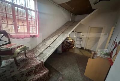 Casă cu 4 camere cu Teren 1371 Mp în Păulești - 10