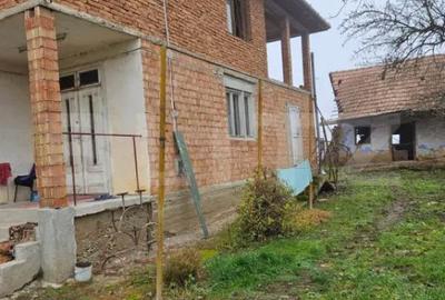 Casă cu 4 camere cu Teren 976 Mp în Luna - 8