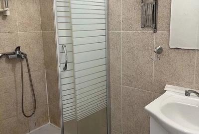Garsonieră decomandată în Titan