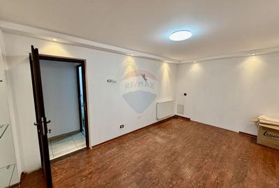 Spațiu comercial, de 110 mp, în Central - 18