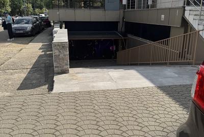 Spațiu comercial, de 180 mp, în Central - 4