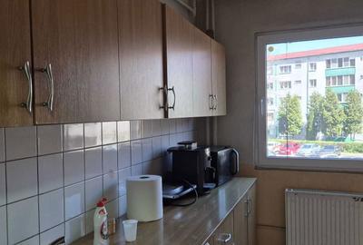 Apartament cu 3 camere semidecomandat în Govândari