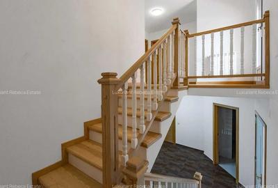 Casă cu 4 camere în Central - 1