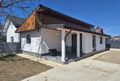 Casă cu 3 camere în Traian