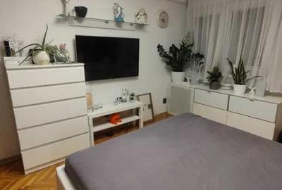 2 camere de vanzare in zona Pandurii - 1