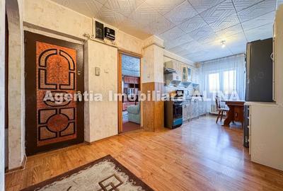 Apartament cu 3 camere decomandat în Astoria - 9