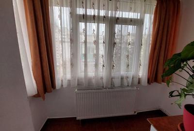 Apartament cu 3 camere decomandat în Casa de Cultură