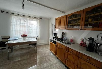 Casa de vanzare, cu 5 camere, 200 mp, Livezile - 3