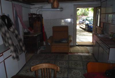 Casă cu 3 camere decomandat în Bunești - 1