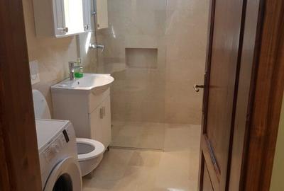 Apartament cu 3 camere semidecomandat în Central - 1