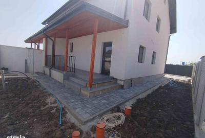 Casă cu 4 camere cu Teren 250 Mp în Central - 3