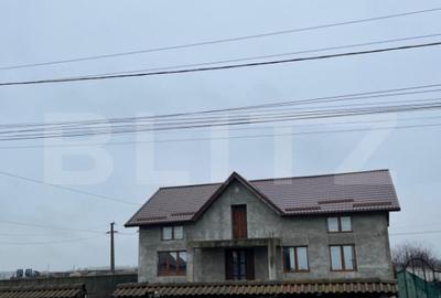 Casă cu 5 camere cu Teren 1204 Mp în Lazuri - 1
