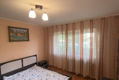 Apartament de vanzare, cu 3 camere decomandat, 68 mp, parter - 15