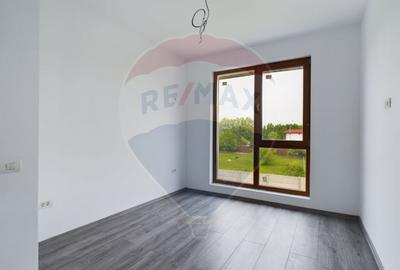 Casă cu 5 camere cu Teren 1000 Mp în Ostratu - 17