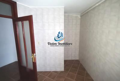Apartament 3 camere etaj 4, cu pod, zona centrala Piatra Neamt - 2