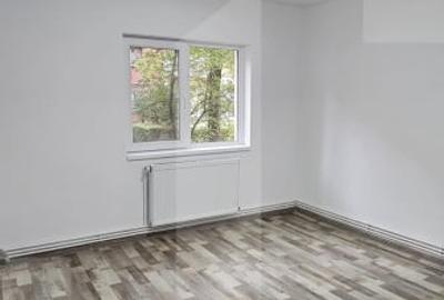 Apartament de vanzare, cu 3 camere, 73 mp, renovat complet, zona centrala - 2