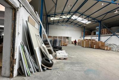 Spațiu industrial, de 300 mp, în Est - 2