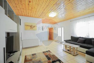 Casa ?i teren de 1397 mp de vanzare in Ineu, la 18 km...