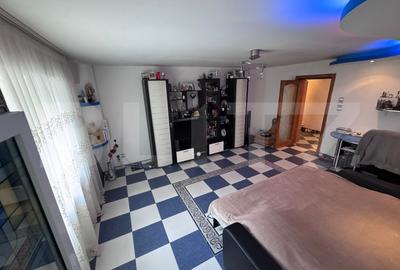 Apartament de vanzare, cu 3 camere, 73 mp, zona Calea Bucuresti - 2